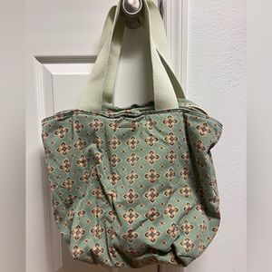 O’Neill floral tote - comes with zipped pouched that is detachable